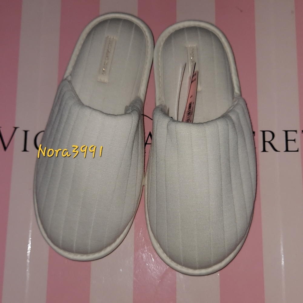 Victoria secret Slide size Medium NWT - Picture 3 of 8